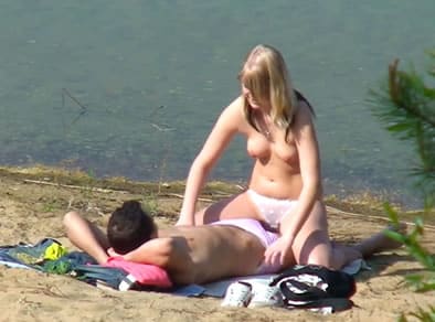 Pareja real tiene sexo en la playa